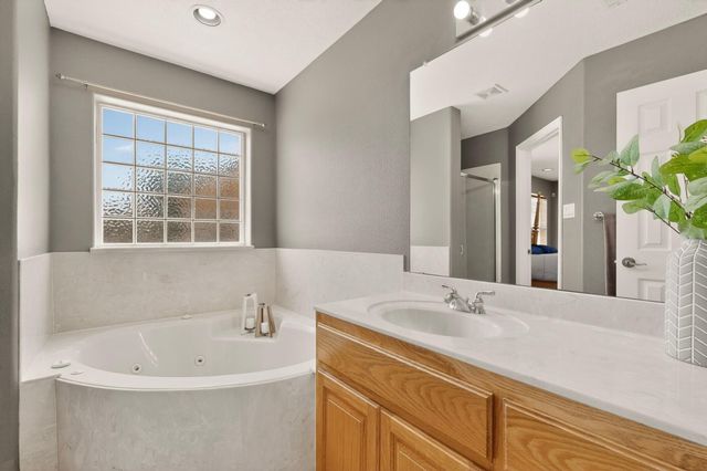 6 King Court, Los Lunas, NM 87031