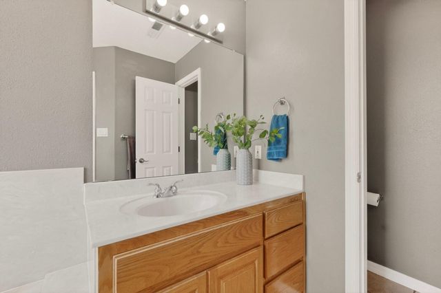 6 King Court, Los Lunas, NM 87031
