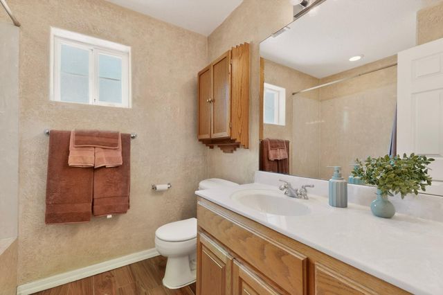 6 King Court, Los Lunas, NM 87031