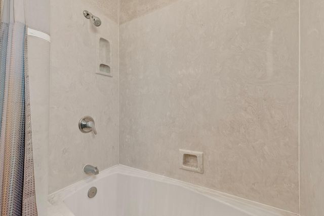 6 King Court, Los Lunas, NM 87031