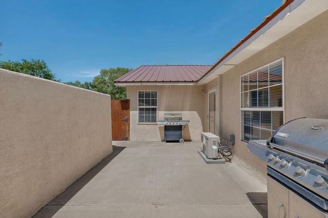 6 King Court, Los Lunas, NM 87031