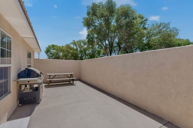 6 King Court, Los Lunas, NM 87031