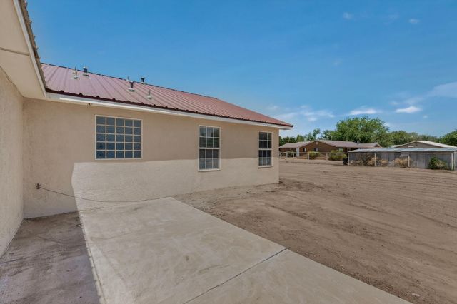 6 King Court, Los Lunas, NM 87031