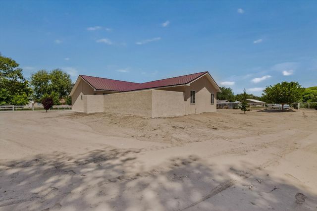6 King Court, Los Lunas, NM 87031