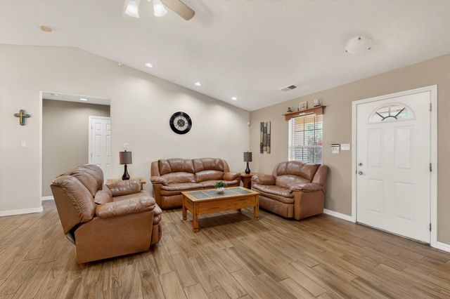 6 King Court, Los Lunas, NM 87031