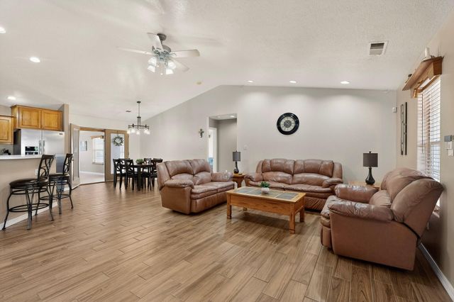 6 King Court, Los Lunas, NM 87031