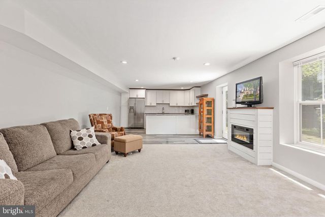 1100 AUSTIN DR, Fredericksburg, VA 22401