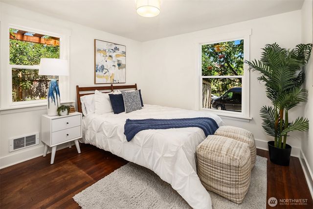 3202 SW Raymond Street, Seattle, WA 98126