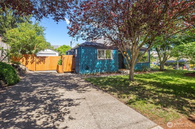 3202 SW Raymond Street, Seattle, WA 98126