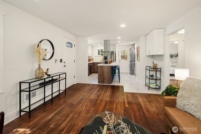 3202 SW Raymond Street, Seattle, WA 98126