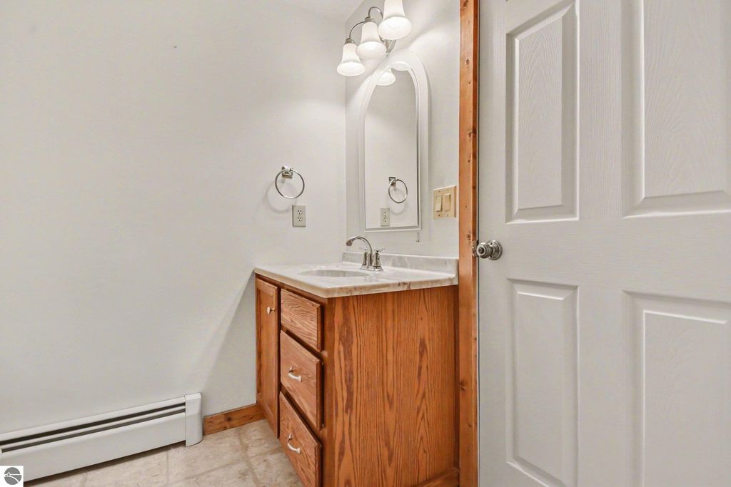 Image 14 of property listing at 11510 E Lee Mann Road, Northport, MI 49670