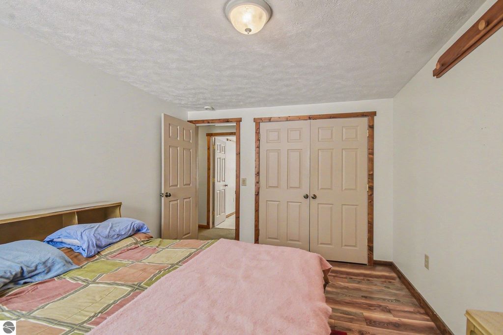 Image 17 of property listing at 11510 E Lee Mann Road, Northport, MI 49670