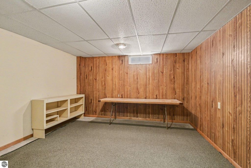 Image 20 of property listing at 11510 E Lee Mann Road, Northport, MI 49670