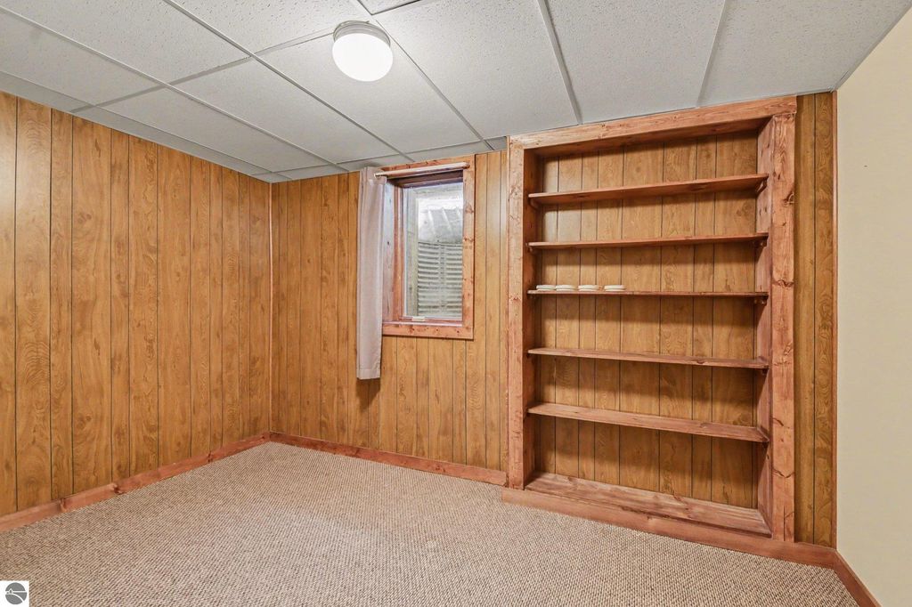 Image 21 of property listing at 11510 E Lee Mann Road, Northport, MI 49670