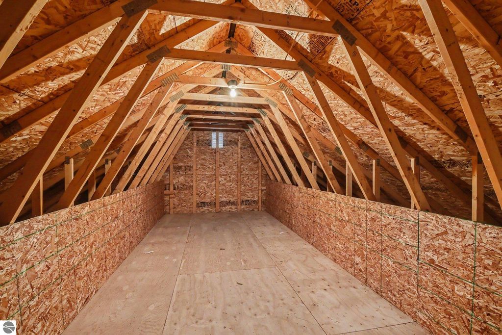 Image 24 of property listing at 11510 E Lee Mann Road, Northport, MI 49670