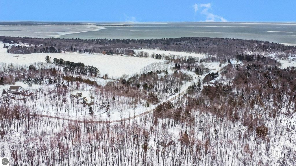 Image 31 of property listing at 11510 E Lee Mann Road, Northport, MI 49670