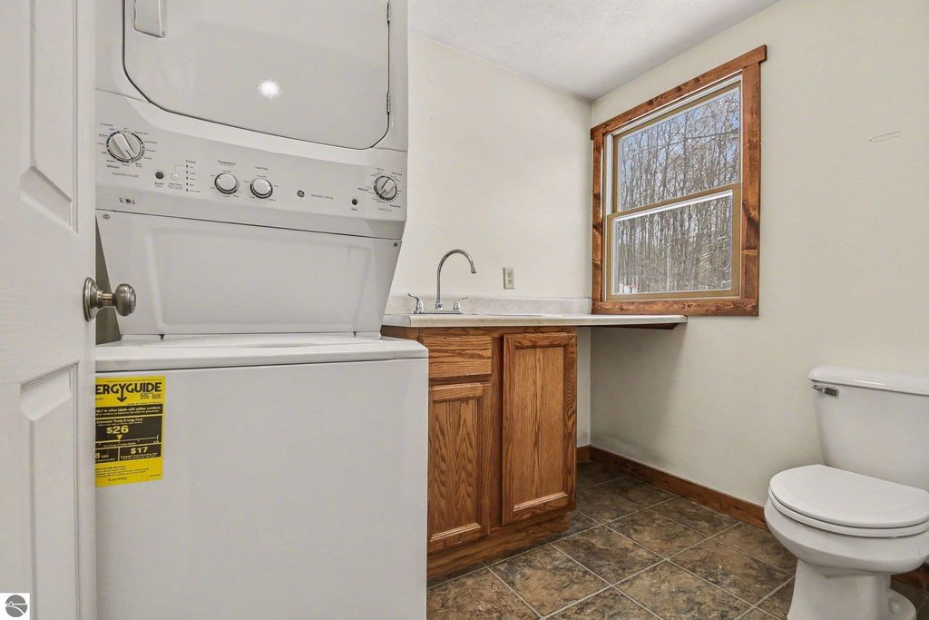 Image 8 of property listing at 11510 E Lee Mann Road, Northport, MI 49670