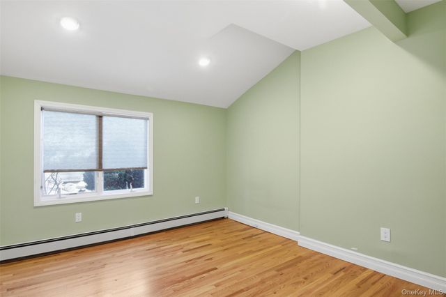 6 Vingut Lane, Setauket, NY 11733