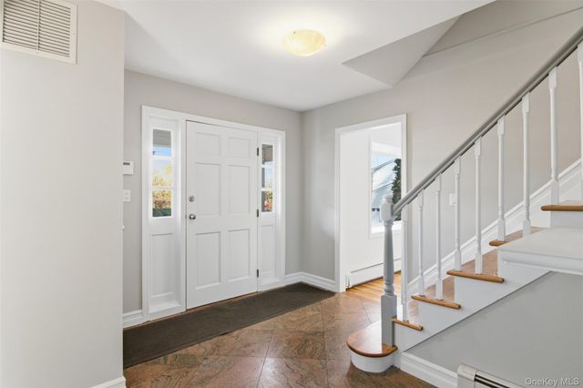 6 Vingut Lane, Setauket, NY 11733