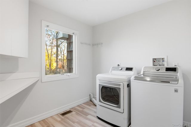 6 Vingut Lane, Setauket, NY 11733