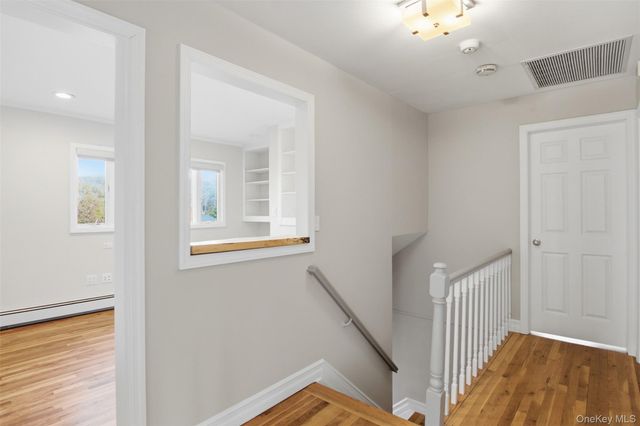 6 Vingut Lane, Setauket, NY 11733