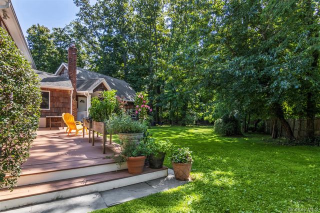 6 Vingut Lane, Setauket, NY 11733