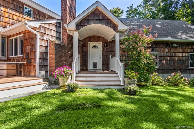 6 Vingut Lane, Setauket, NY 11733