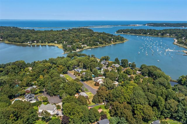 6 Vingut Lane, Setauket, NY 11733