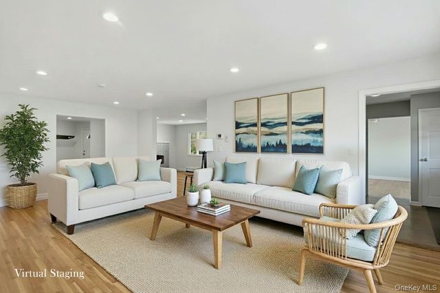 6 Vingut Lane, Setauket, NY 11733