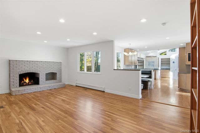 6 Vingut Lane, Setauket, NY 11733