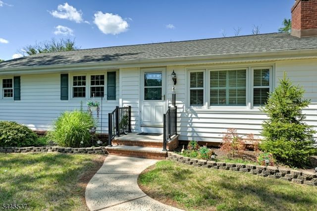 34 Lindstrom Dr, Hillsborough Twp., NJ 08844