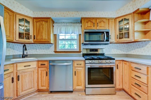 34 Lindstrom Dr, Hillsborough Twp., NJ 08844