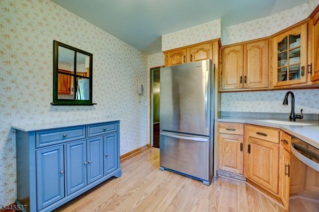 34 Lindstrom Dr, Hillsborough Twp., NJ 08844