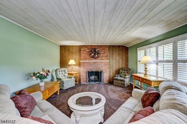 34 Lindstrom Dr, Hillsborough Twp., NJ 08844