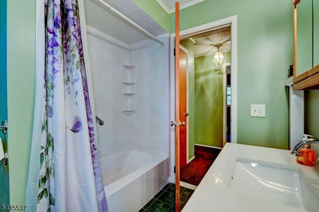 34 Lindstrom Dr, Hillsborough Twp., NJ 08844