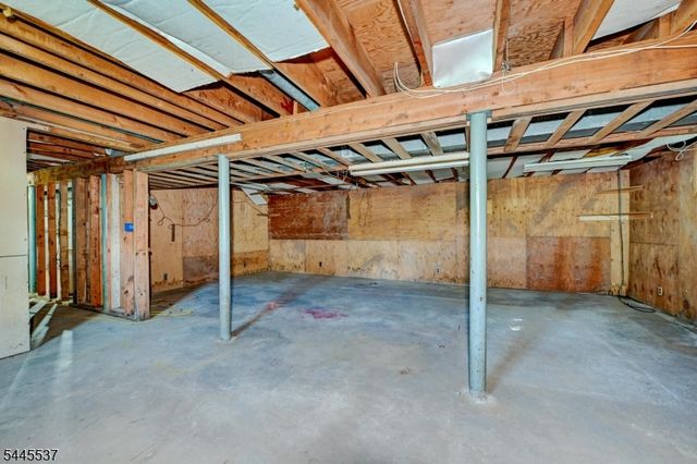 34 Lindstrom Dr, Hillsborough Twp., NJ 08844
