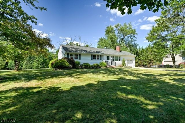 34 Lindstrom Dr, Hillsborough Twp., NJ 08844