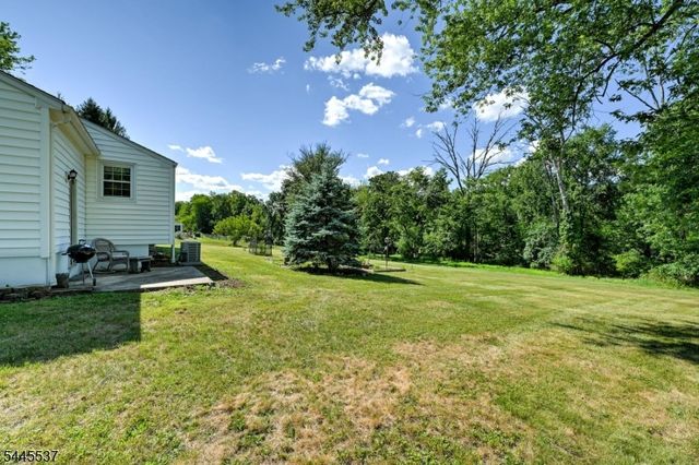 34 Lindstrom Dr, Hillsborough Twp., NJ 08844