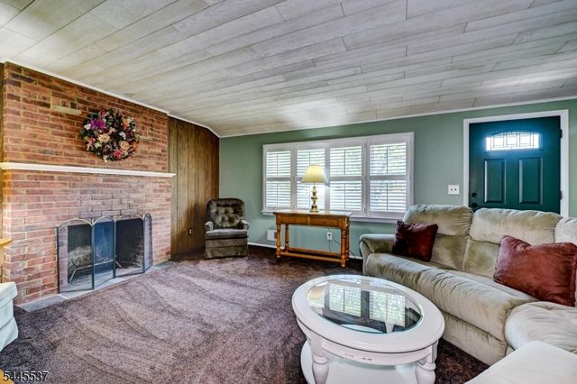 34 Lindstrom Dr, Hillsborough Twp., NJ 08844