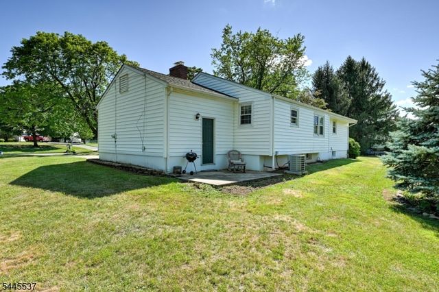 34 Lindstrom Dr, Hillsborough Twp., NJ 08844
