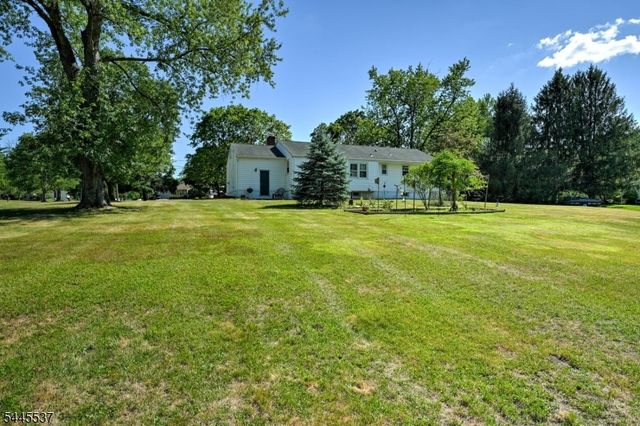 34 Lindstrom Dr, Hillsborough Twp., NJ 08844