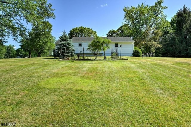 34 Lindstrom Dr, Hillsborough Twp., NJ 08844