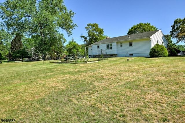 34 Lindstrom Dr, Hillsborough Twp., NJ 08844