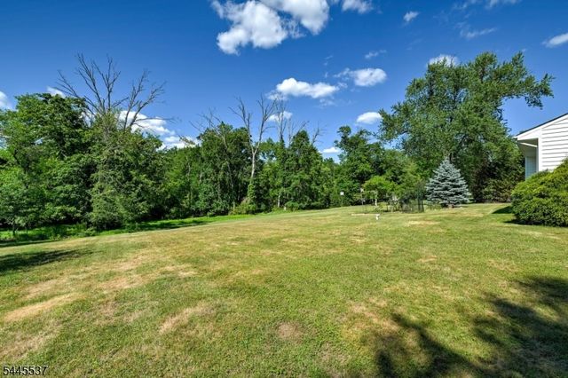 34 Lindstrom Dr, Hillsborough Twp., NJ 08844