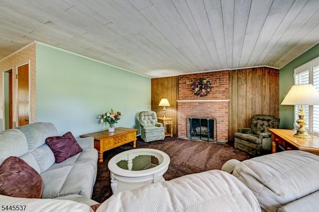 34 Lindstrom Dr, Hillsborough Twp., NJ 08844