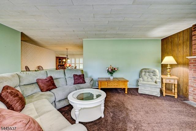 34 Lindstrom Dr, Hillsborough Twp., NJ 08844