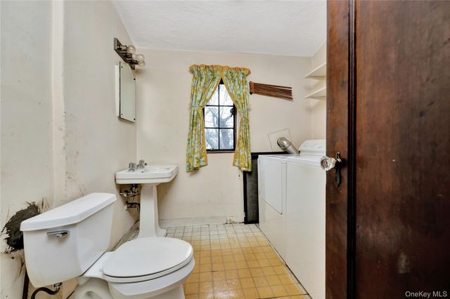 164-04 33rd Avenue, Flushing, NY 11358