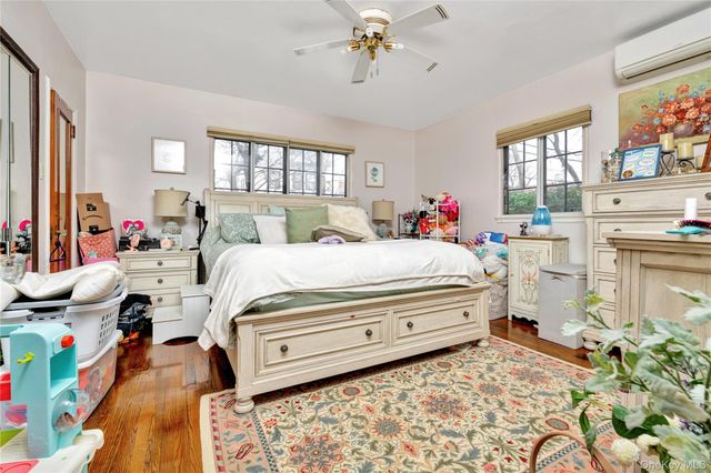 164-04 33rd Avenue, Flushing, NY 11358