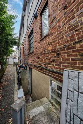 164-04 33rd Avenue, Flushing, NY 11358