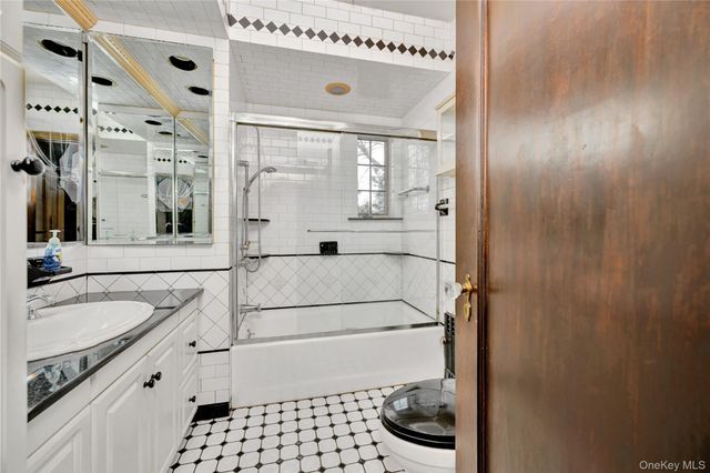 164-04 33rd Avenue, Flushing, NY 11358